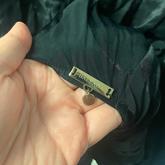 NWT European Couture:Gorgeous, Relaxed Fit Black Blouse w/ Unique Golden Details - Picture 7 of 10